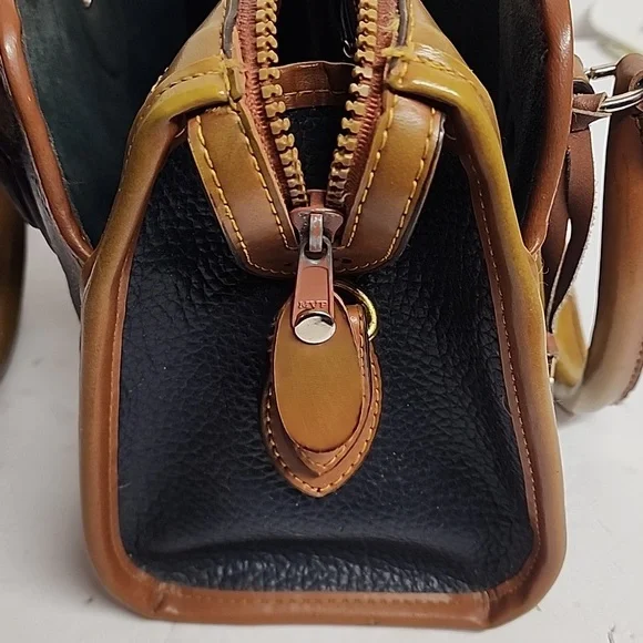 Dooney & Bourke Vintage Navy Blue and Tan Quality Leather Satchel Doctors Bag - Picture 10 of 15
